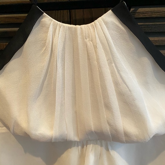 Beautiful Top - Picture 2 of 5